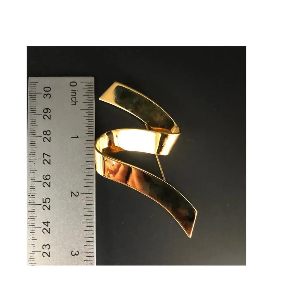 Vintage 1970 MONET Gold Tone Ribbon Pin Brooch 70's - Picture 3 of 5